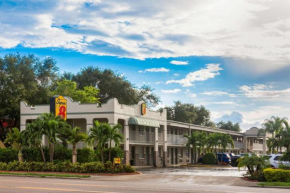 Отель Super 8 by Wyndham Bradenton Sarasota Area  Брадентон